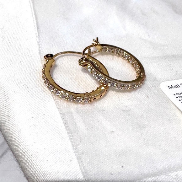 💛Stunning Crystal Haze Gold and White Crystal Hoop Mini Serena Earrings💛 - Picture 3 of 16